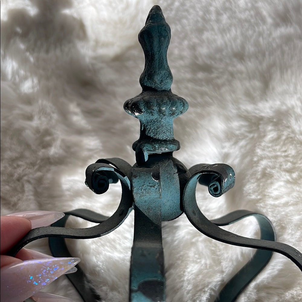 Rustic Blue Crown Decor - Picture 13 of 13